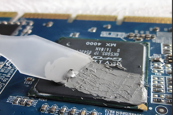 The difference between thermal grease and thermal conductive adhesive